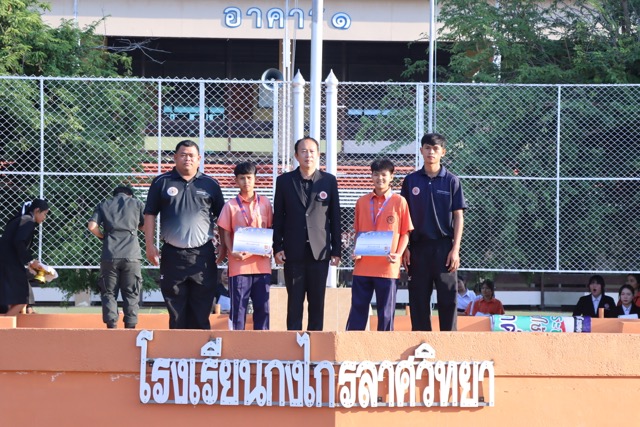 รับเกียรติบัตร 6-02-68