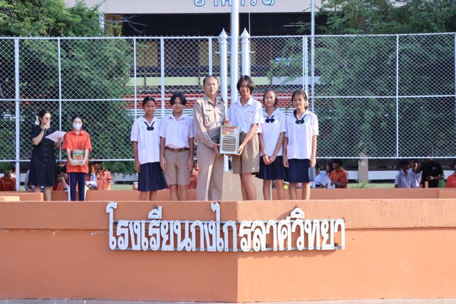 รับเกียรติบัตรกีฬา 3R ฝ่ายโสตฯ