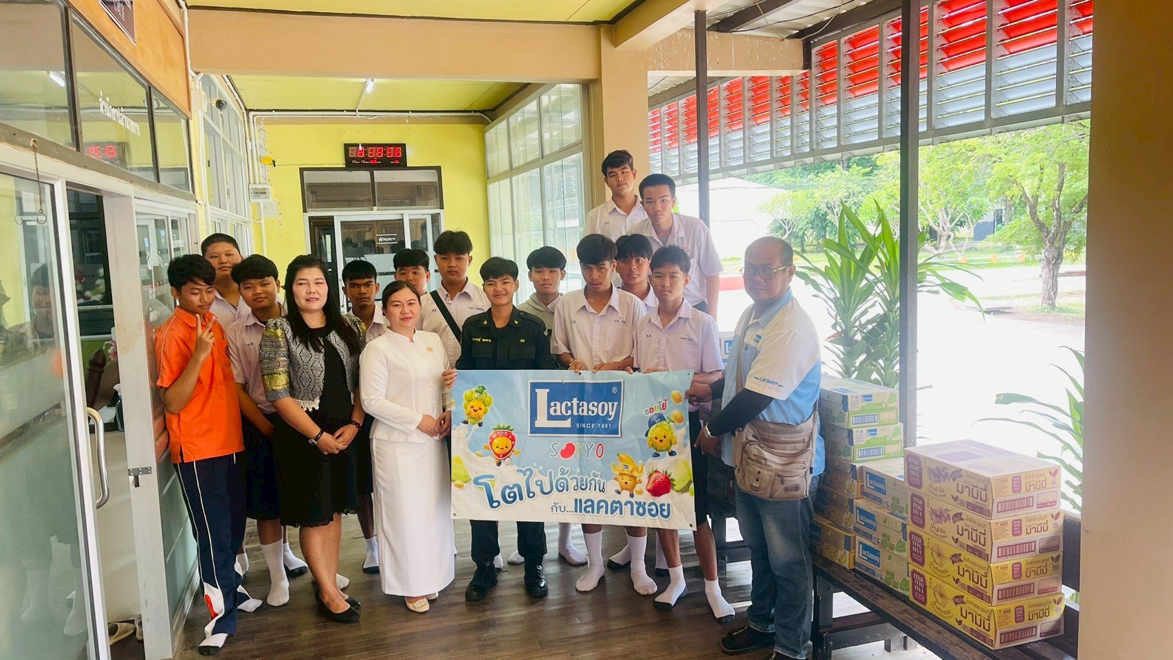 ขอขอบพระคุณ บริษัท แลคตาซอย จำกัด ที่มอบผลิตภัณฑ์นมพร้อมดื่ม