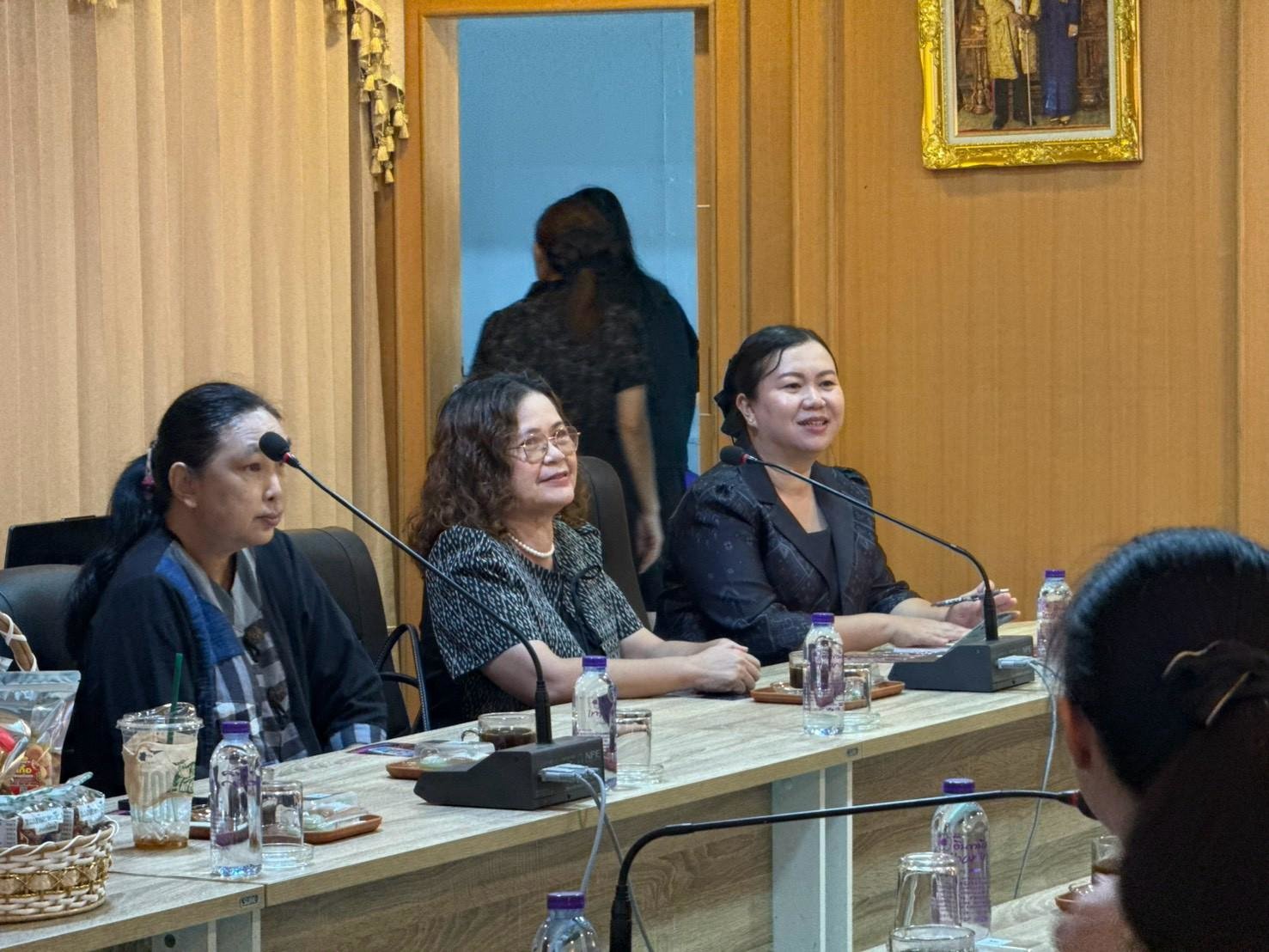 เข้าร่วมศึกษาดูงานระบบ E-school