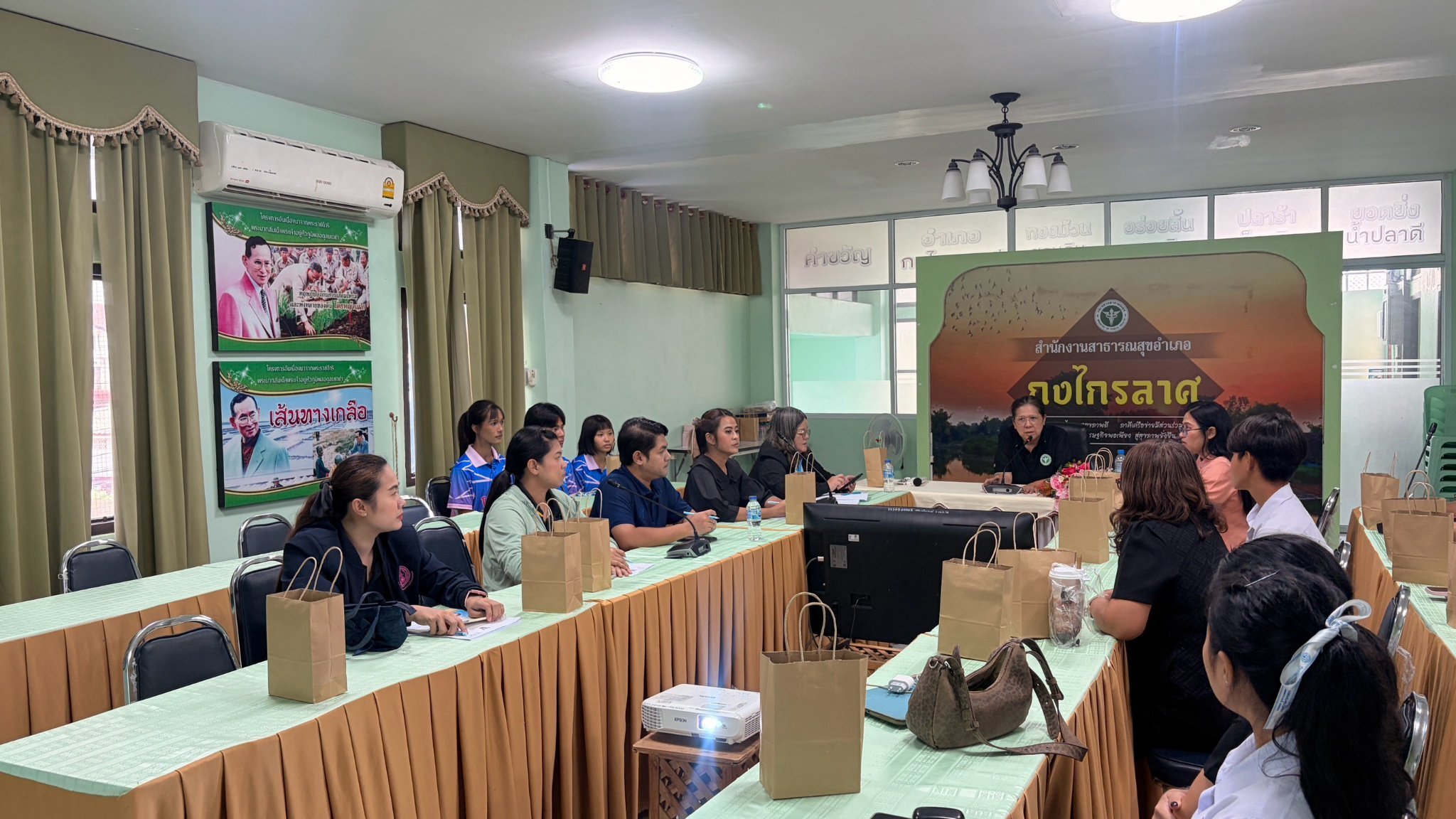 เข้าร่วมการประชุมการขับเคลื่อน การดำเนินงานป้องกนและแก้ไขปัญหาการตั้งครรภ์ในวัยรุ่น