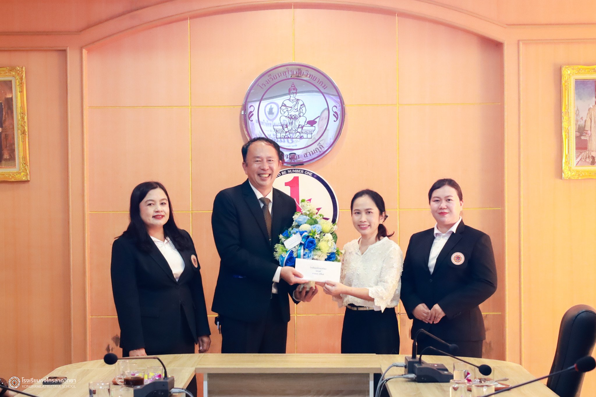 ร่วมเดินทางไปส่งและแสดงความยินดีกับ ครูอรสา ศรีสันต์